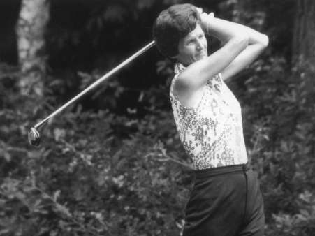 Kathy Whitworth playing golf 